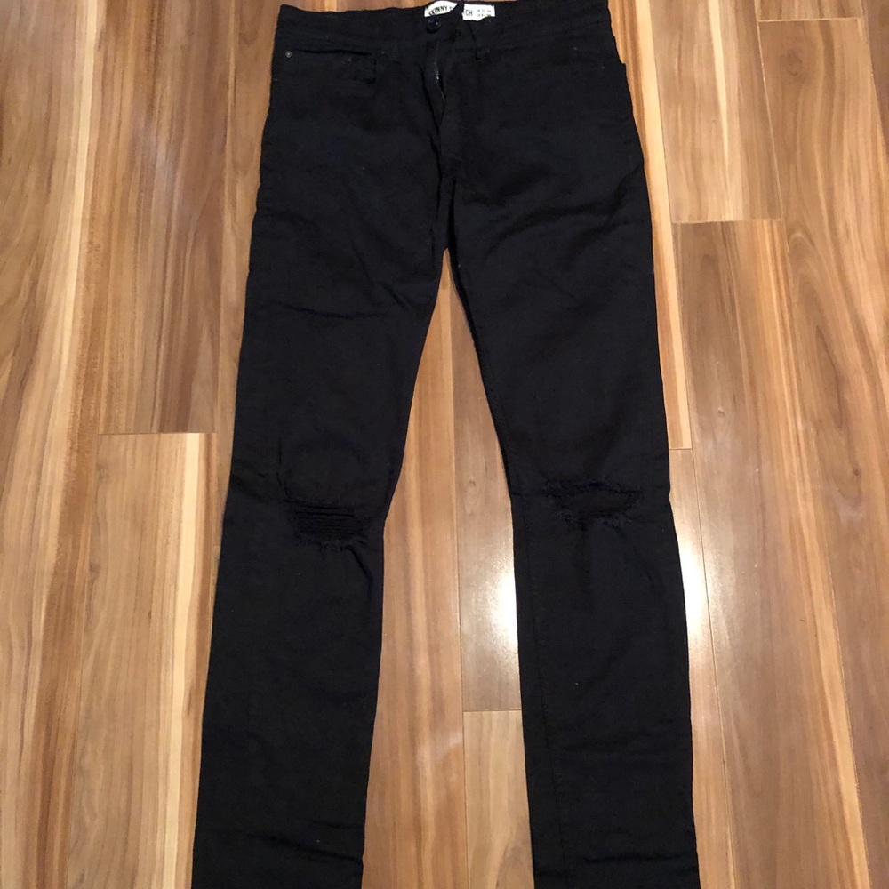 Black Jeans with knee rips